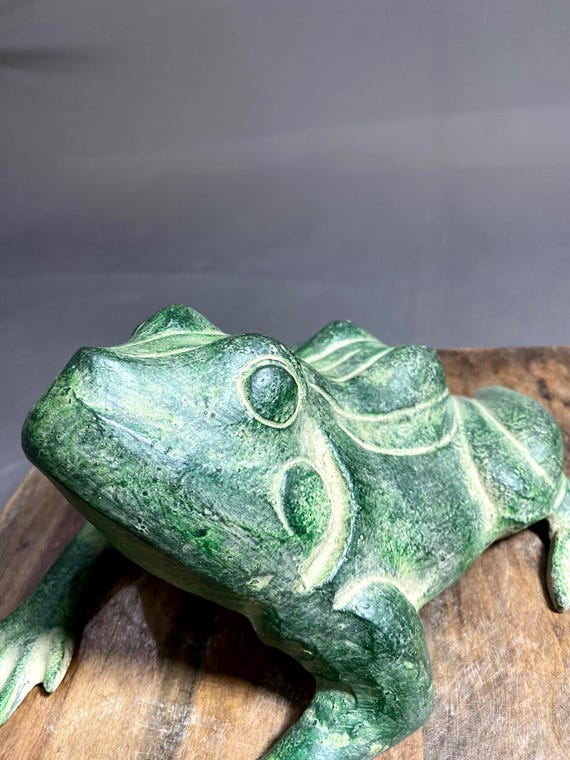 真鍮の手彫りカエル、動物の彫像、珍しい彫像、美しいカエル、緑の装飾