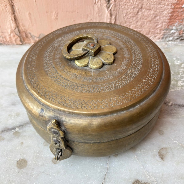 Old Chapati Bronze Box, Food Bread Box, Indian Bronze Art, Hand Carved, Mid-Century Box, Storage Box with Lid, Indian Traditional Box,Tiffin