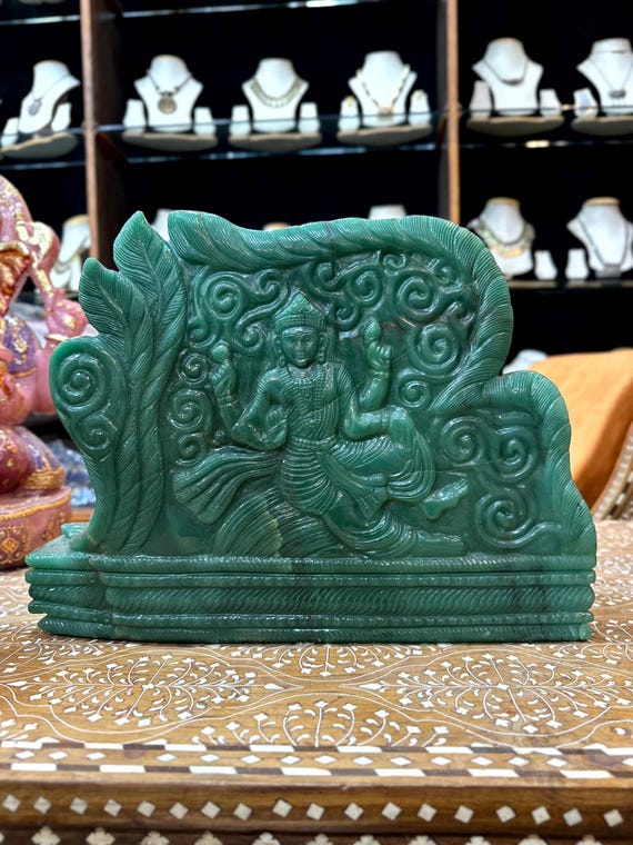 眠っているガネーシャ像 緑の翡翠の石像 神の彫刻 ガネーシャ神 彫刻