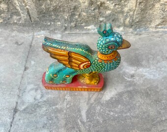 木製孔雀　インド製　置物　インテリア　装飾品 木製のカラフルな孔雀の彫刻、装飾品、木彫り、手描きの孔雀、インドの