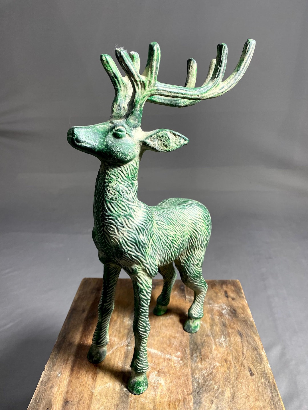 ペイントされた鹿、インドの庭の装飾、ブロンズ動物、鹿の装飾、手作り