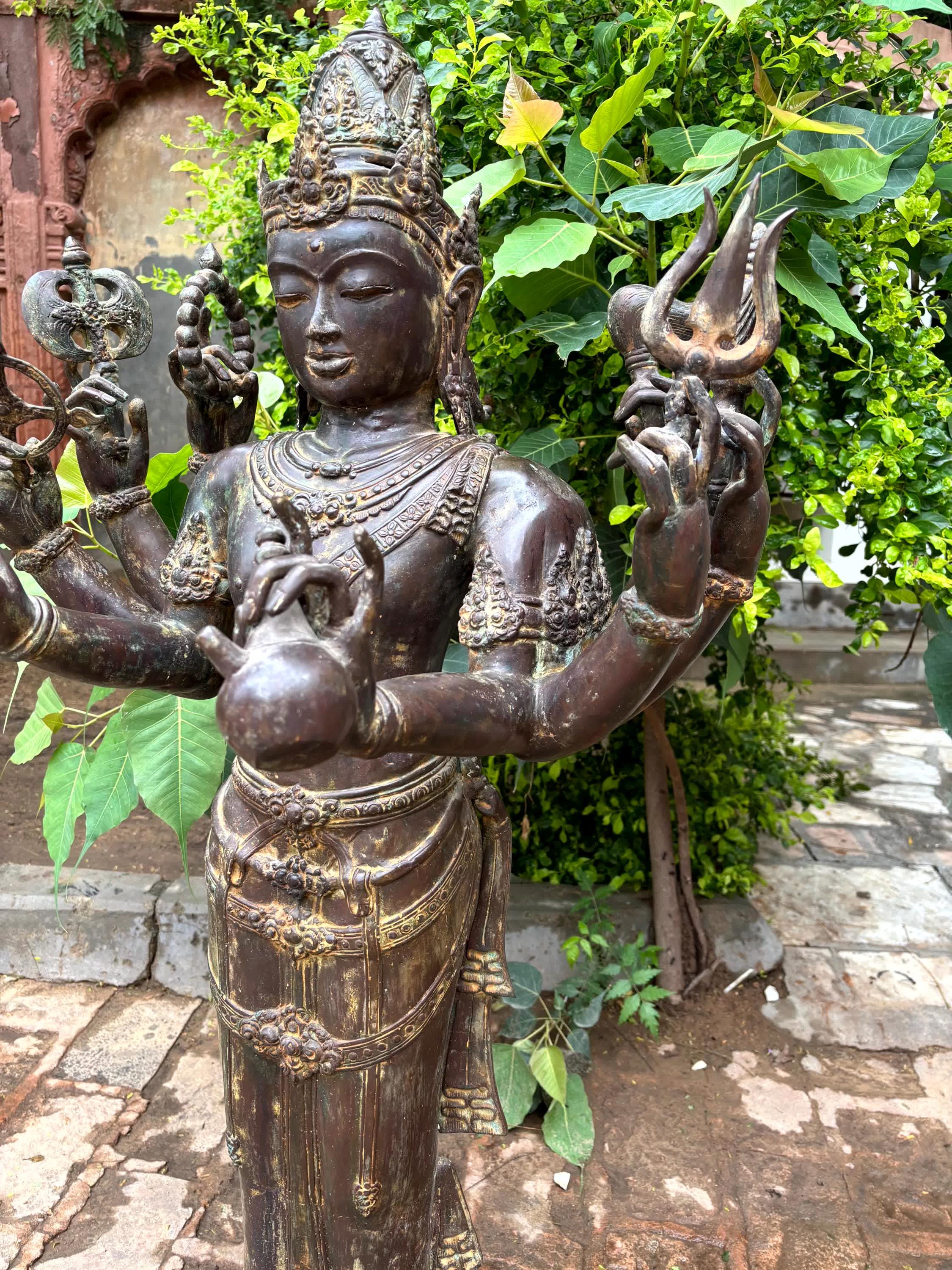 ヒンドゥー教 多腕の神像 手彫り 約30cm ヴィシュヌ神 真鍮像 