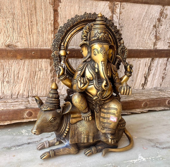 ネズミに座る真鍮のガネーシャ神像、ヒンズー教の神、インドの真鍮