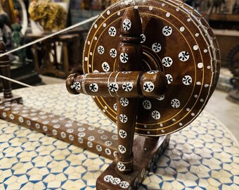木製チャルカ、インドのチャルカ、骨アート、繊維紐縫製、手作りの骨