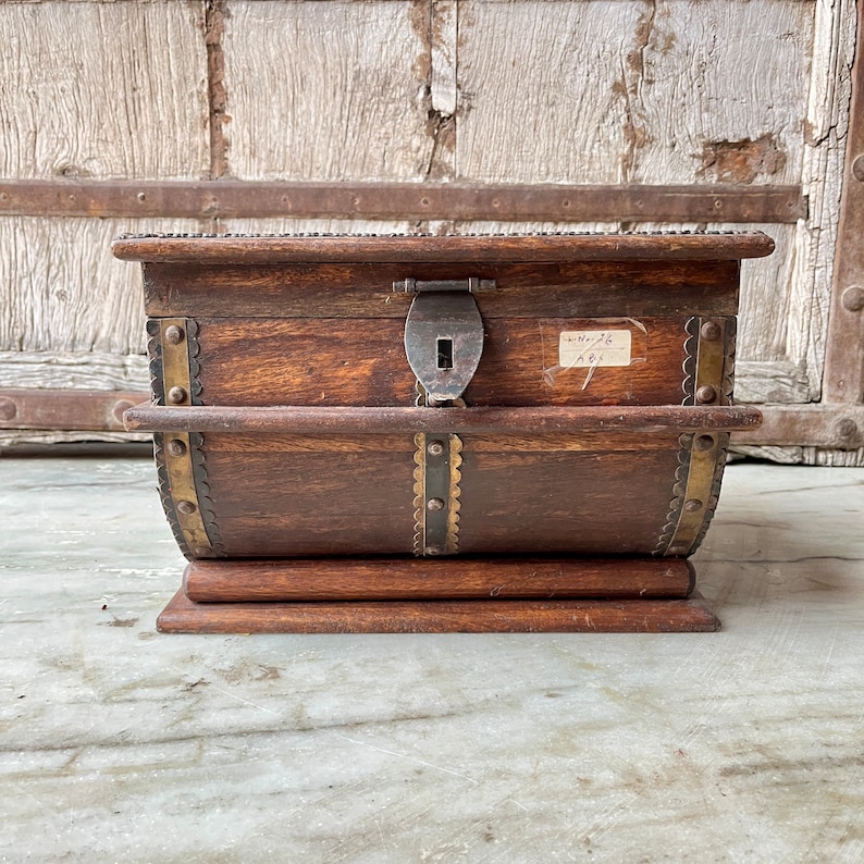 Schatkist, oude houten salontafeldoos, Indiase kist, houten opbergkist, bruidsschat bruiloft kist, rustieke kast, handgemaakte doos afbeelding 3