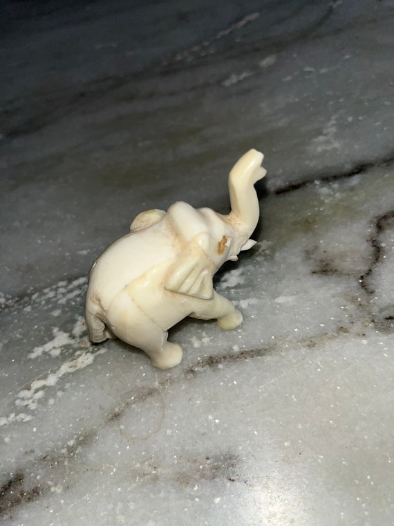 美しい白い大理石の象の置物5体セット。ギフト、装飾像、手彫りの像
