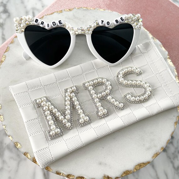 Bride To Be Sunnies Heart Shaped Sunglasses Bridal Accessory Set Bachelorette Party Beach Theme Bridal Shower Gift Honeymoon Outfit Idea
