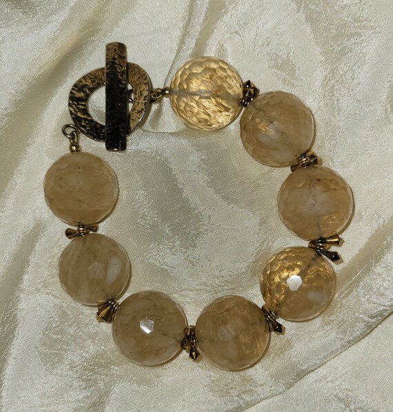 Faceted yellow quartz and gold-tone bead bracelet. - image 1