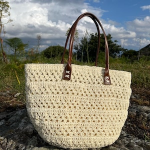 Borsa da spiaggia fatta a mano all'uncinetto con effetto paglia, borsa da spiaggia, borsa da spiaggia tote, borsa lavorata a maglia, borsa in corda di carta, grande borsa estiva, borsa di paglia per donna