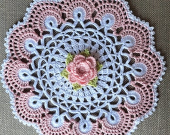 Crochet doily/white and pink center flower /handmade/vintage/ home table décor / 100% cotton/gift idea