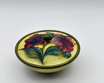 Moorcroft Lidded Powder Dish. Hibiscus Design, 16cm Diameter