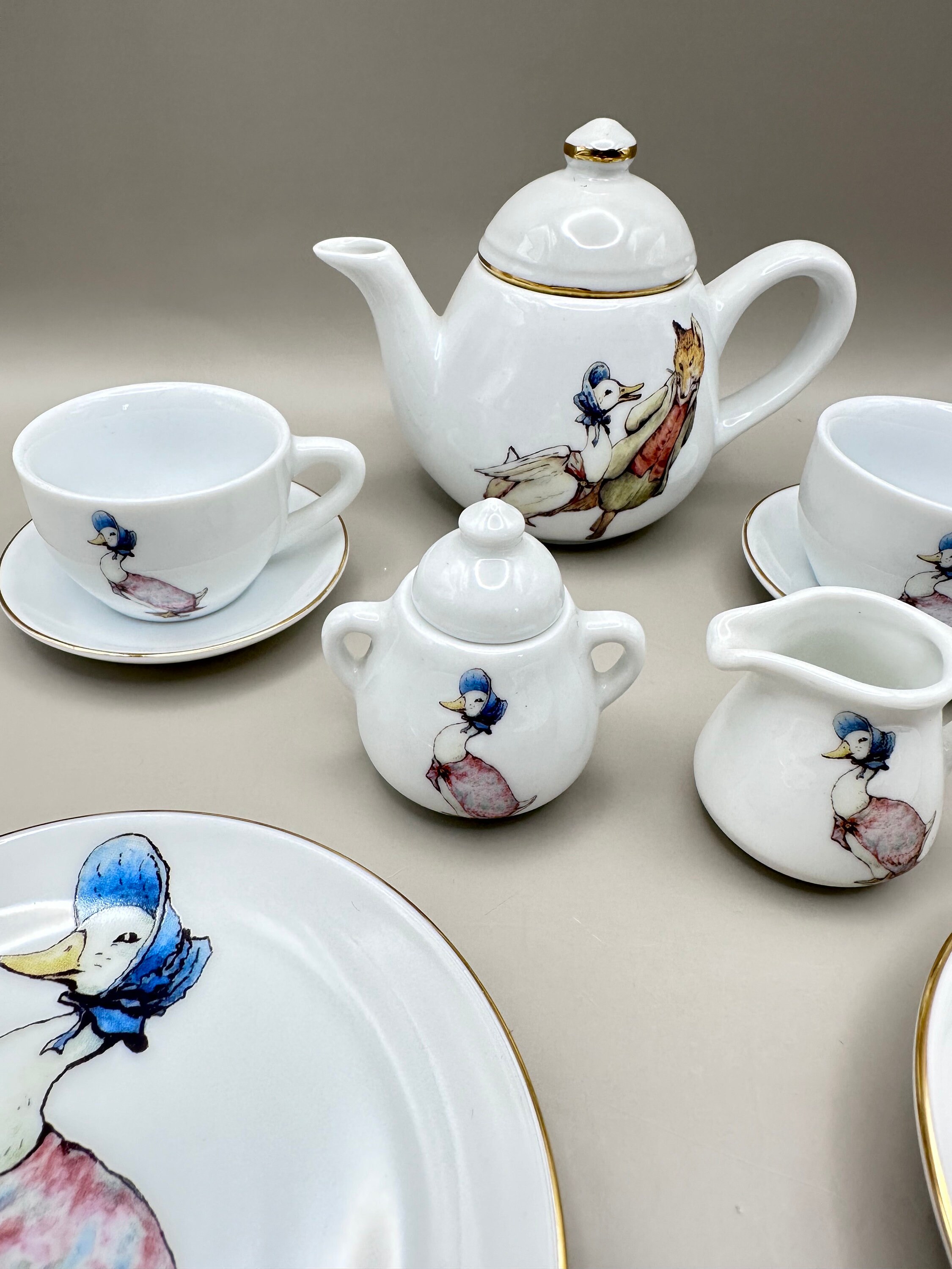 World of Beatrix Potter Miniature Tea Set in Leather Case Rare Jemima ...