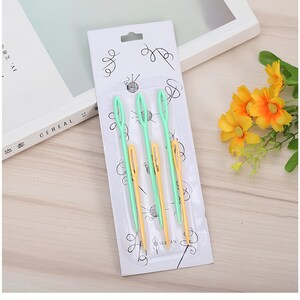 6 PCS Plastic Wool Yarn Needle for Knitting Big Eyes Hand Sewing Needles for Kids Crafts And to Weave in Ends Easily Darning Needles 2 Size