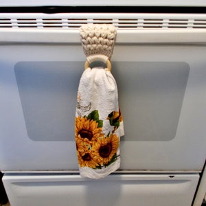 Porta-toalhas de cozinha com argolas de madeira