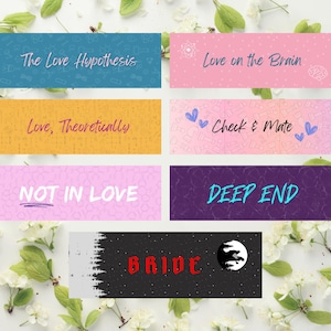 Może przedstawiać: Sześć kolorowych zakładek do książek z różnymi tekstami i wzorami. Zakładki zawierają teksty takie jak "The Love Hypothesis", "Love on the Brain", "Love, Theoretically", "Check & Mate", "NOT IN LOVE", "DEEP END" i "BRIDE".