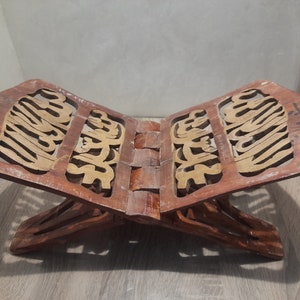 Petit Porte Coran traditionnel en bois décoré - Support Livre (20 x 15 cm)  - Objet de décoration ou oeuvre artisanale sur