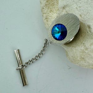 tie pin l sterling silver with blue stone l Sarah Coventry brand l modern design