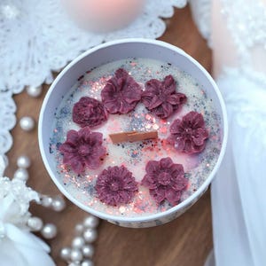 Vela de cerezo negro con flores secas