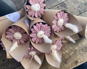 Bouquet bougie marguerite fleurs cadeau de baptême, mariage, baby shower, entreprise, nounou personnalisée. Livraison après la fin de l’écol