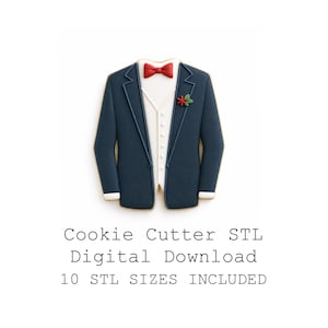 Puede incluir: Un cortador de galletas de esmoquin azul marino con una pajarita roja y una pequeña flor verde y roja. El cortador de galletas es una descarga digital e incluye 10 tamaños STL.