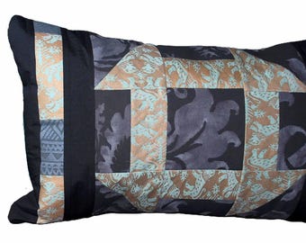 Fortuny Lendenkissen: Churn Dash Quilt Block, Richelieu & Glicine Fabrics