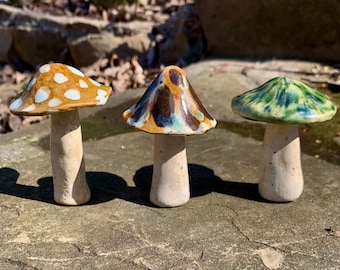 Decorações de cogumelos de cerâmica artesanais, para jardins ao ar livre ou estantes de livros, núcleo de chalé, núcleo de fada, feito sob encomenda