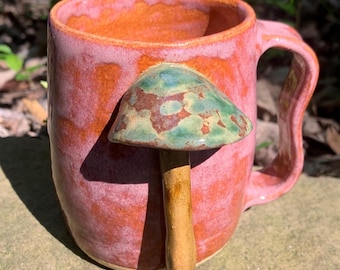 Caneca de cogumelo feita à mão, caneca com núcleo de cottage, caneca de cogumelo, lavável na máquina de lavar louça, cores personalizáveis, caneca de cerâmica feita à mão, feita sob encomenda, 14 onças