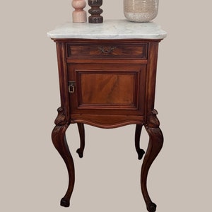 Antique French bedside table: a unique eye-catcher for your modern interior