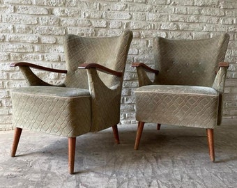 Dive into Mid-Century Modern Luxury: Stunning Pair of 50s Armchairs