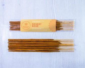 Varitas de incienso Desert Rose: incienso Masala natural enrollado a mano elaborado con halmaddi, aceites esenciales y polvos de madera del sur de la India. 15 g.