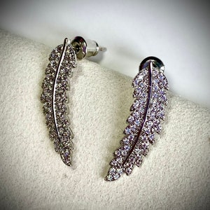 Elegant 18K Gold-Plated Leaf-Shaped Zircon Stud Earrings