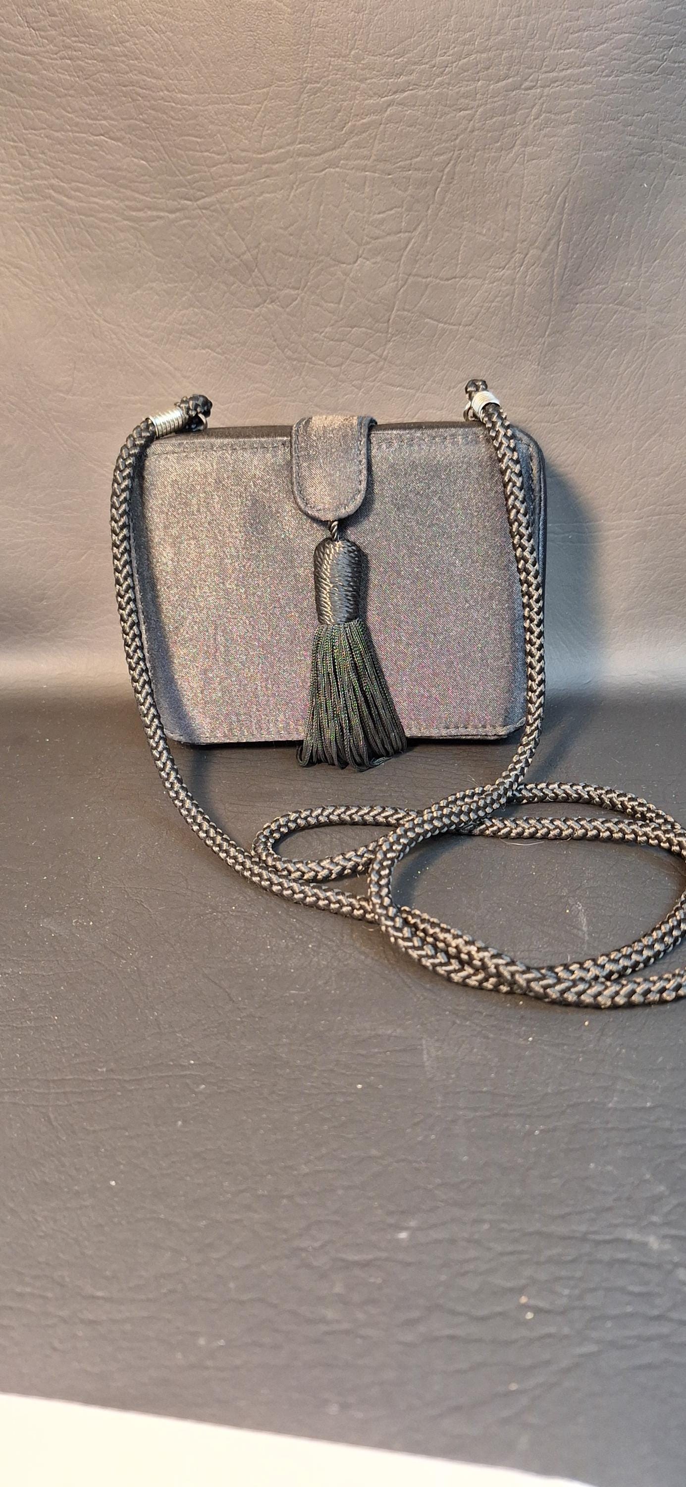 美品　JESSICA MCCLINTOCK  パーティバッグ ビーズ　ゴールド 美品 JESSICA MCCLINTOCK パーティバッグ ビーズ ゴールド