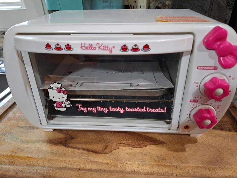 Hello Kitty Toaster Oven image 4