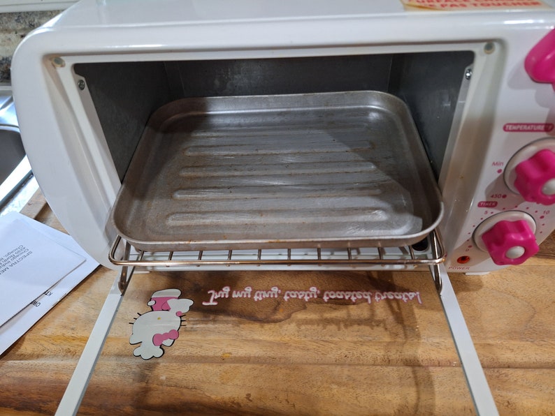 Hello Kitty Toaster Oven image 3