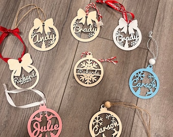 Personlig julgransprydnad, namnprydnad, anpassad namnprydnad, julgransprydnad i trä, monogramprydnad, present, julstämpeletikett