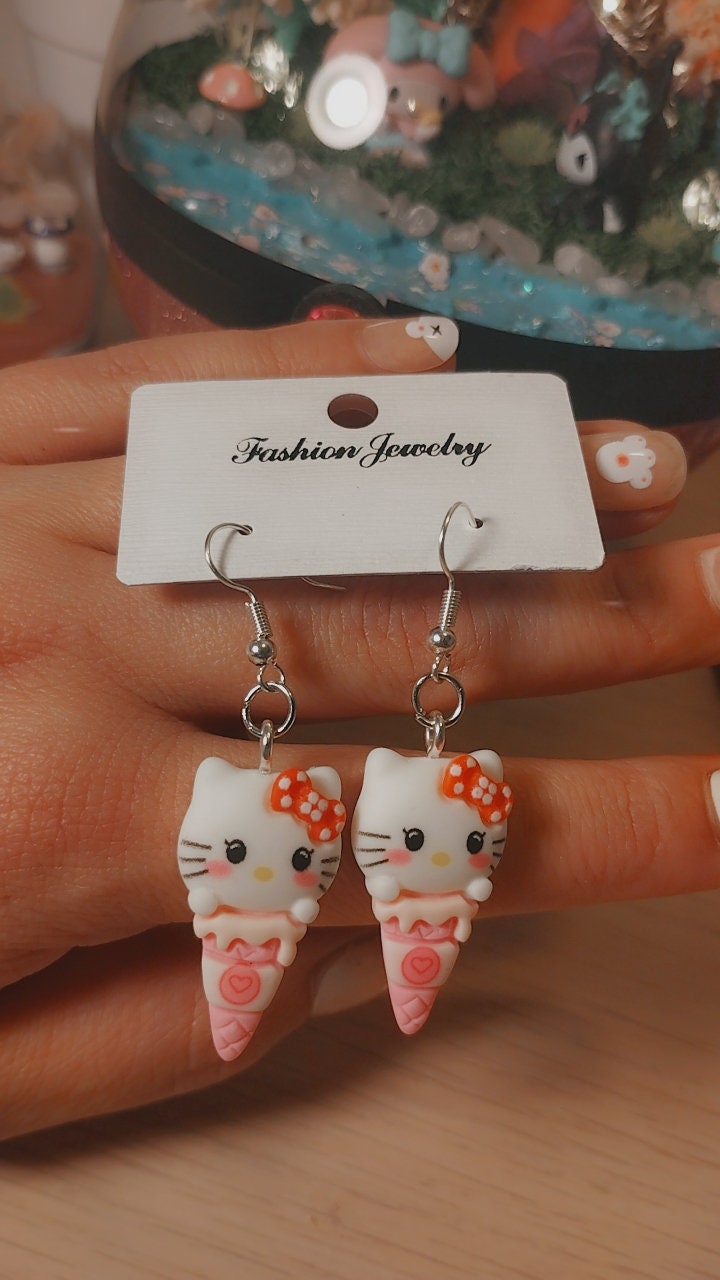 Boucles d'oreilles Hello Kitty plaqué argent