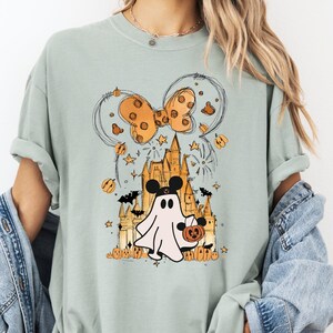 Chemise d&#39;Halloween Comfort Colors®, t-shirt de fête effrayante Mickey de Disneyland, chemise de saison effrayante, t-shirt d&#39;Halloween Château Disney, chemise fantôme Mickey