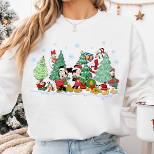 Micky und Freunde Weihnachtsbaum Shirt, Mickeys sehr frohe Weihnachten Shirt, Disney 2025 Weihnachten Shirt, Disney Weihnachten Familie Shirt,