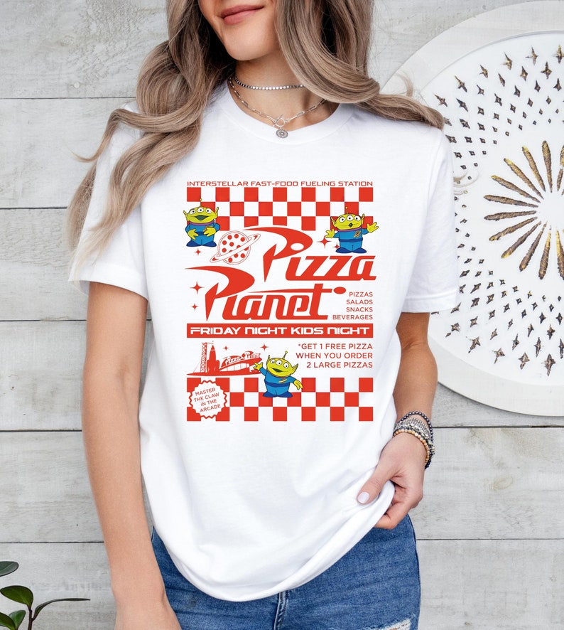 Camiseta de juguete de Pizza Planet, camiseta retro de pizza, camiseta vintage de comida, camiseta de Toy Land, camiseta para viaje familiar, sudadera con capucha de comida de dibujos animados, camiseta de vacaciones en California imagen 1