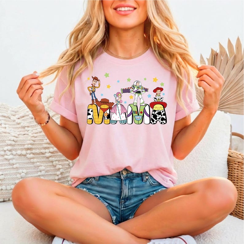 Toy Story mamma-tröja, Disney Toy Story-tröja, Disney mamma-tröja, WDW familjesemester-tröja, mors dag-tröja, Pixar Toy Story-tröja, mammapresent-tröja bild 1