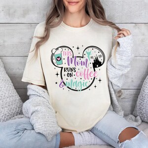 Koszulka dla mamy, Koszulka dla mamy z kawą, Koszulka dla mamy z kawą, Koszulka z magiczną kawą, Koszulka na Dzień Matki zdjęcie 2