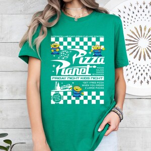 Camiseta de juguete de Pizza Planet, camiseta retro de pizza, camiseta vintage de comida, camiseta de Toy Land, camiseta para viaje familiar, sudadera con capucha de comida de dibujos animados, camiseta de vacaciones en California imagen 4