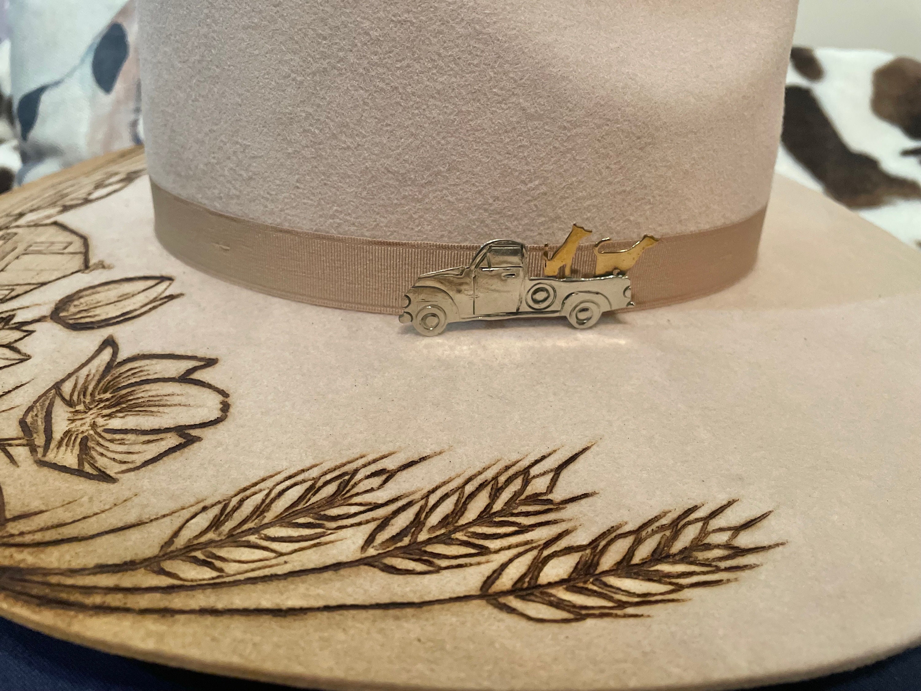 Stylish Women\'s Tan Felt Wide-Brim Hat with White Flower Accents Hand Embroidered, Tan Felt, Wide Brimmed Floral Hats  main image 2