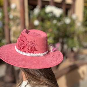 Pink Suede Fedora with Hand-Burned Peony • Floral Western Hat • Artisan Women’s Wide Brim Hat • Unique Gift for Her • Custom Burned Hat