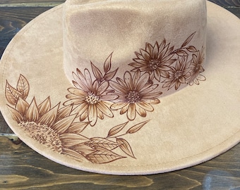 Handbränd western cowboyhatt med vildblommig blommönster