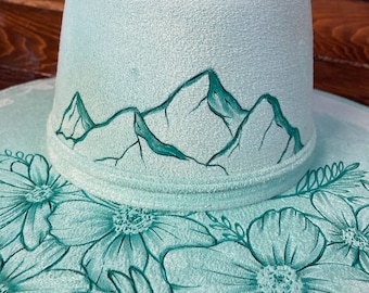 Sombrero Fedora de gamuza verde azulado: Arte personalizado quemado a mano
