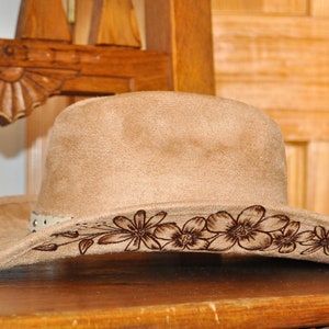 Einzigartiger Kinder Cowboyhut mit handgebrannter Blumenkunst - Perfektes Western Cowgirl Accessoire