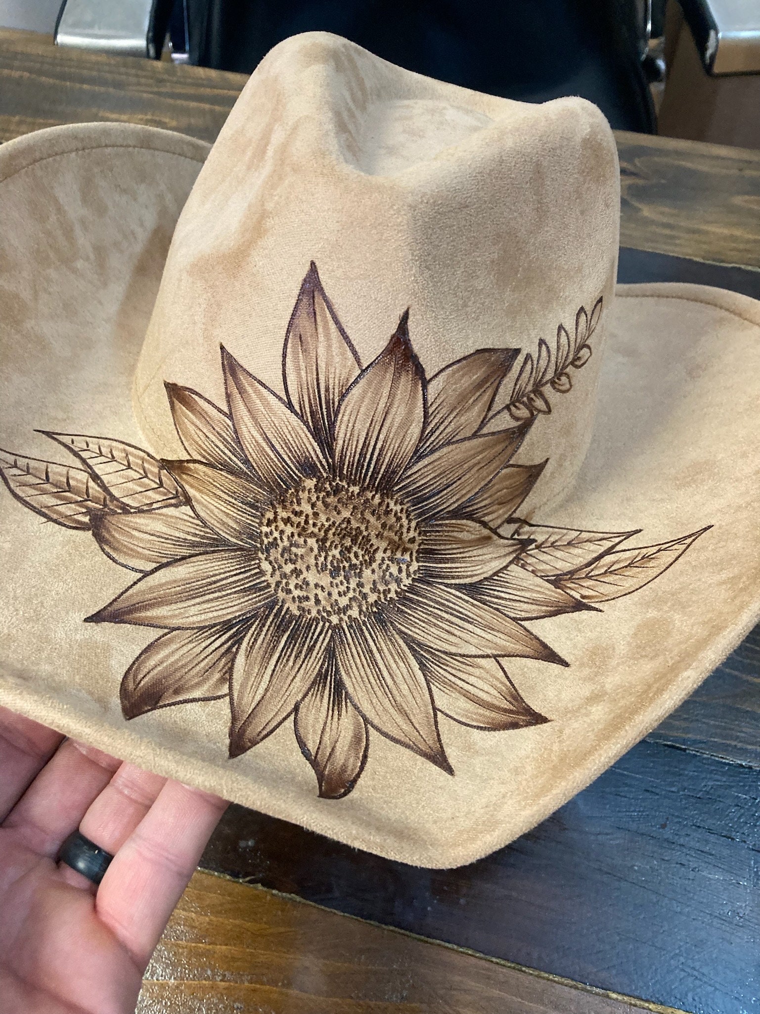 Burned Cowboy Hat With Hand Burned Sunflower: Western Style  display picture 1