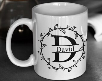 Tazza da caffè personalizzata con nome in stile monogramma e sottobicchiere opzionale