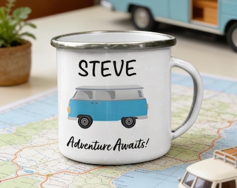 Campervan Adventure Awaits Mug Personalisierte Emailletasse in 8 verschiedenen Vanfarben